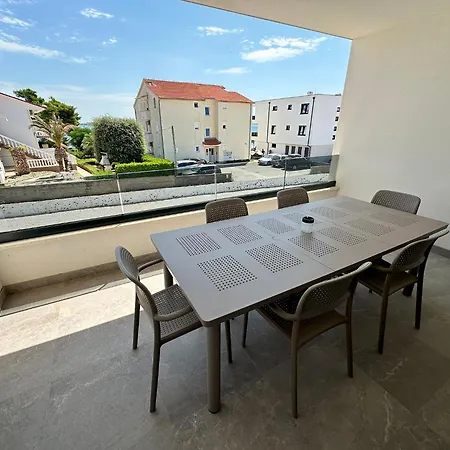 Apartment Beautiful New Palmtree Iii Vir