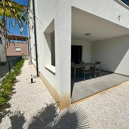 Beautiful New Palmtree Iii Apartment