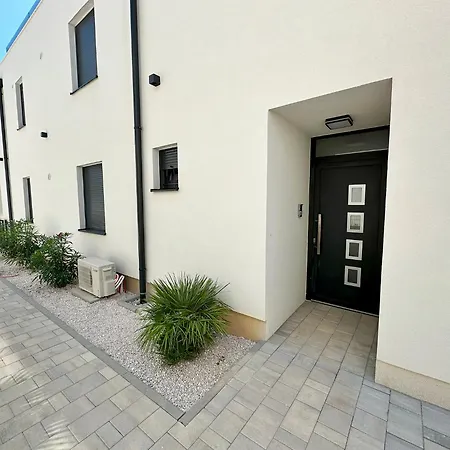 Apartman Beautiful New Palmtree Iii Vir