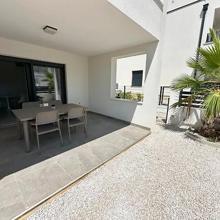 Apartment Beautiful New Palmtree Iii Vir